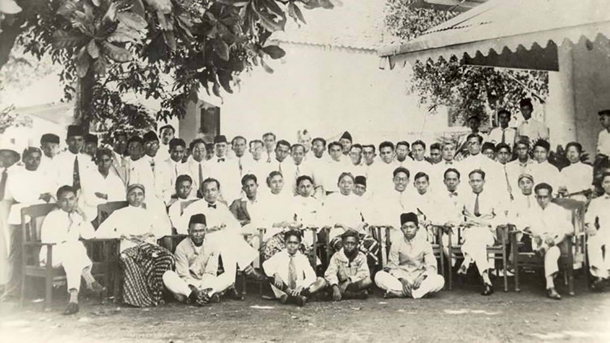 Sejarah Bahasa Indonesia | KBBI Online